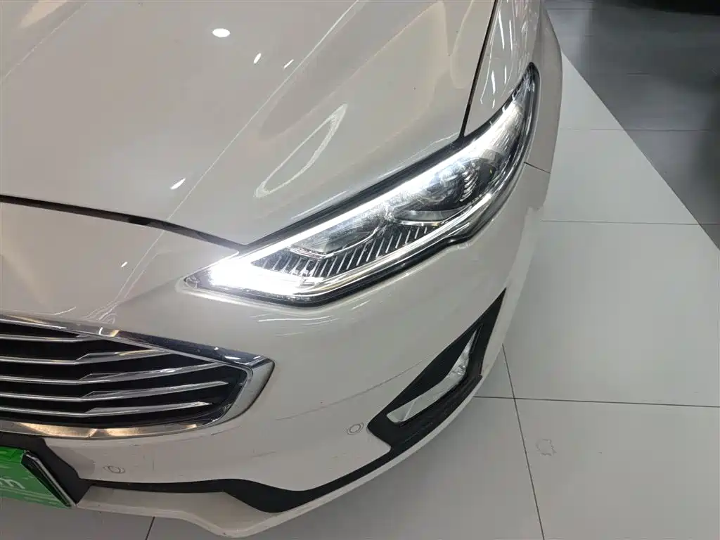 Ford Mondeo New Energy 2019 — фото 18