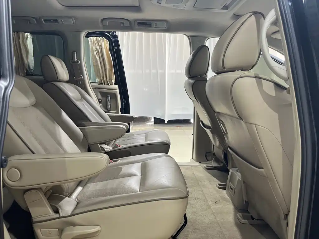 Nissan Quest 2015 — фото 12