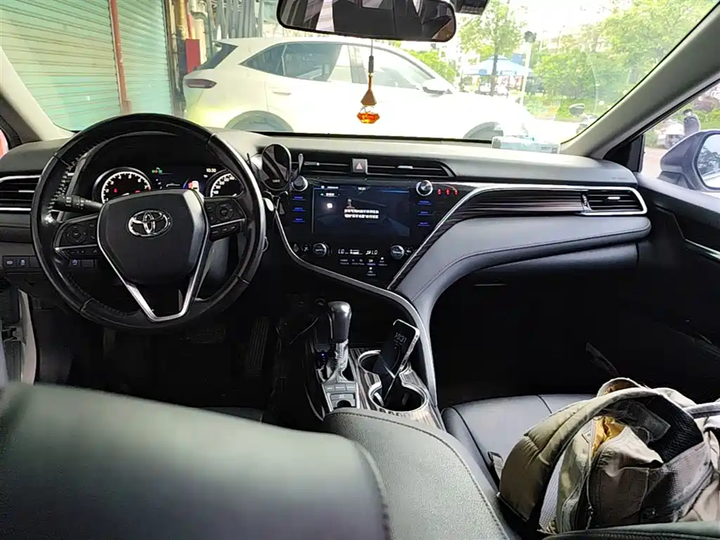 Toyota Camry 2020 — фото 10