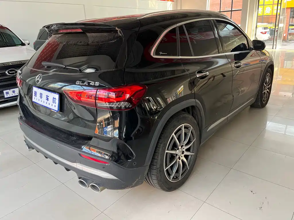 Mercedes-Benz GLA AMG 2023 — фото 13