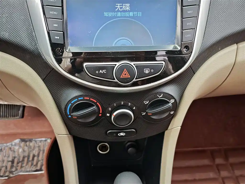Hyundai Verna 2015 — фото 11