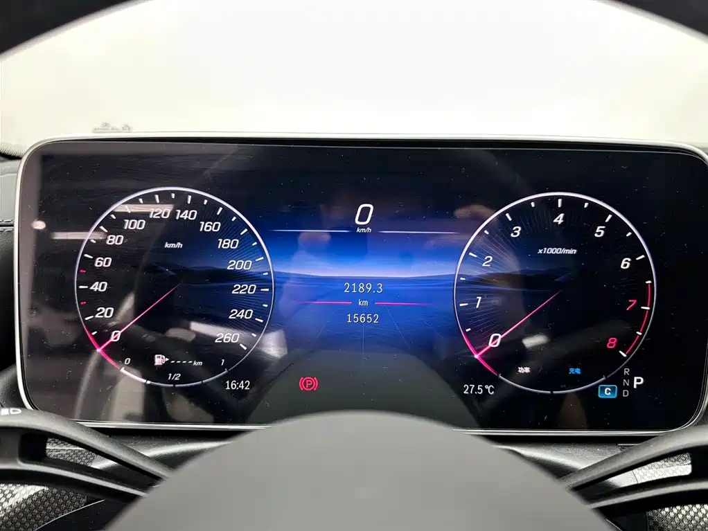 Mercedes-Benz C-Class 2025 — фото 14
