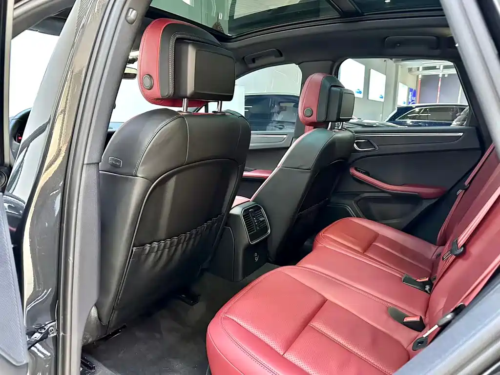 Porsche Macan 2023 — фото 10