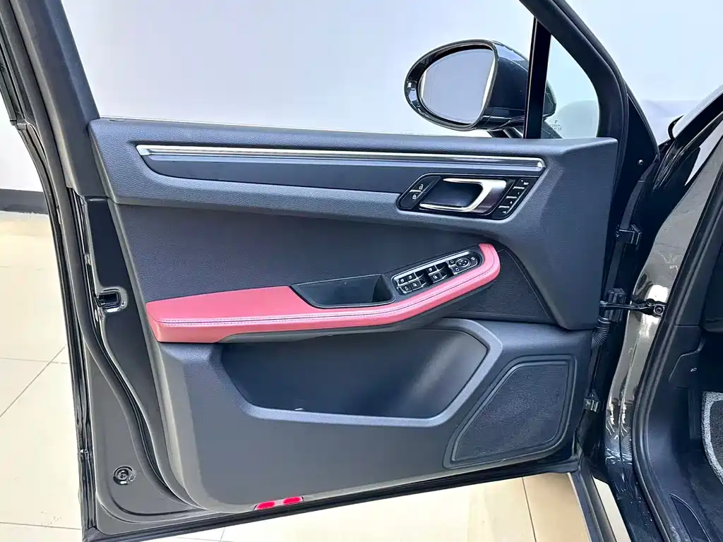 Porsche Macan 2023 — фото 19