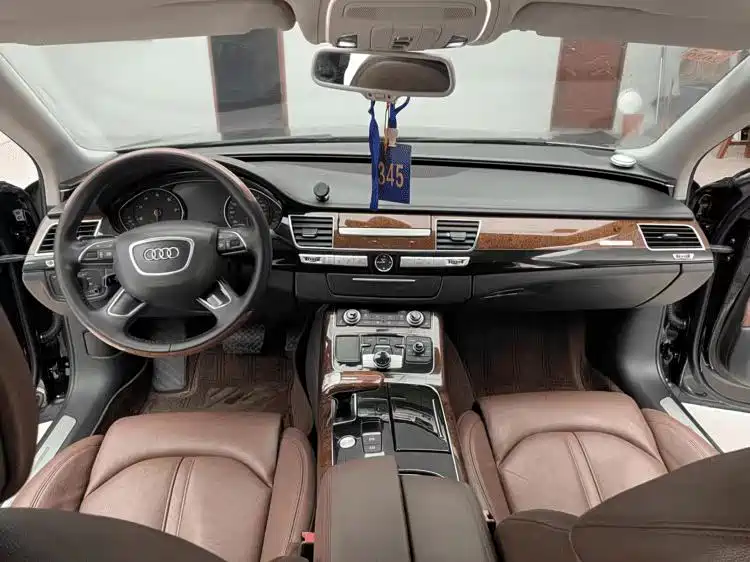 Audi A8 2013 — фото 8