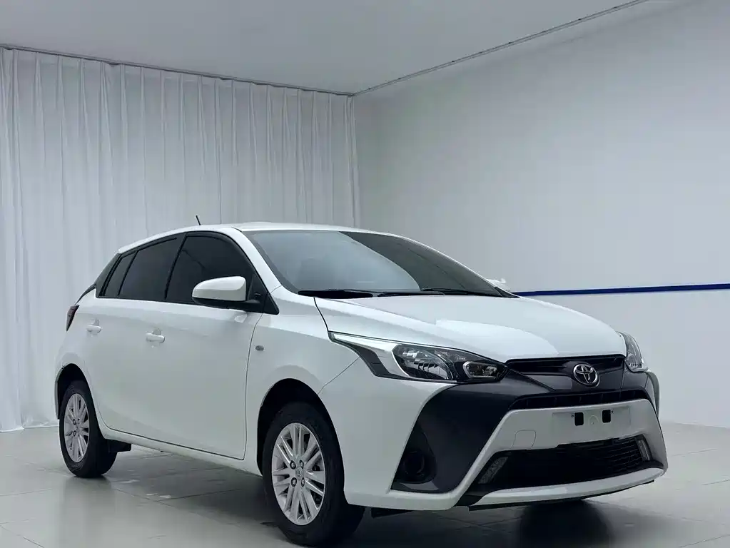 Toyota Yaris L 2022 — фото 3