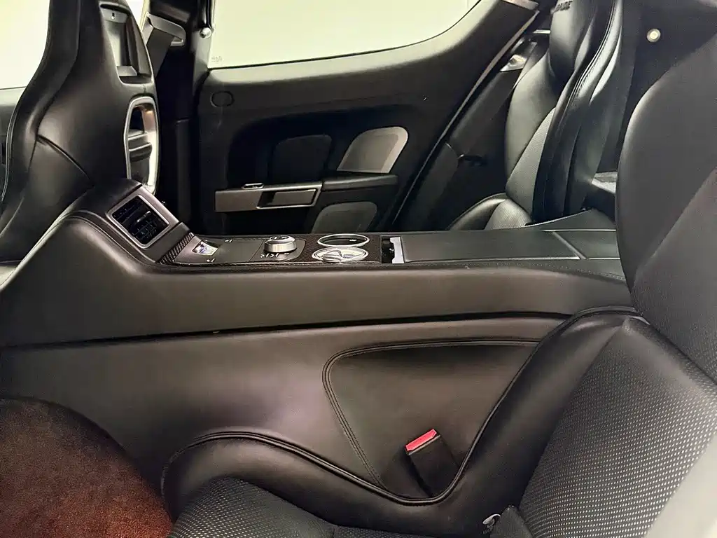 Aston Martin Rapide 2013 — фото 17