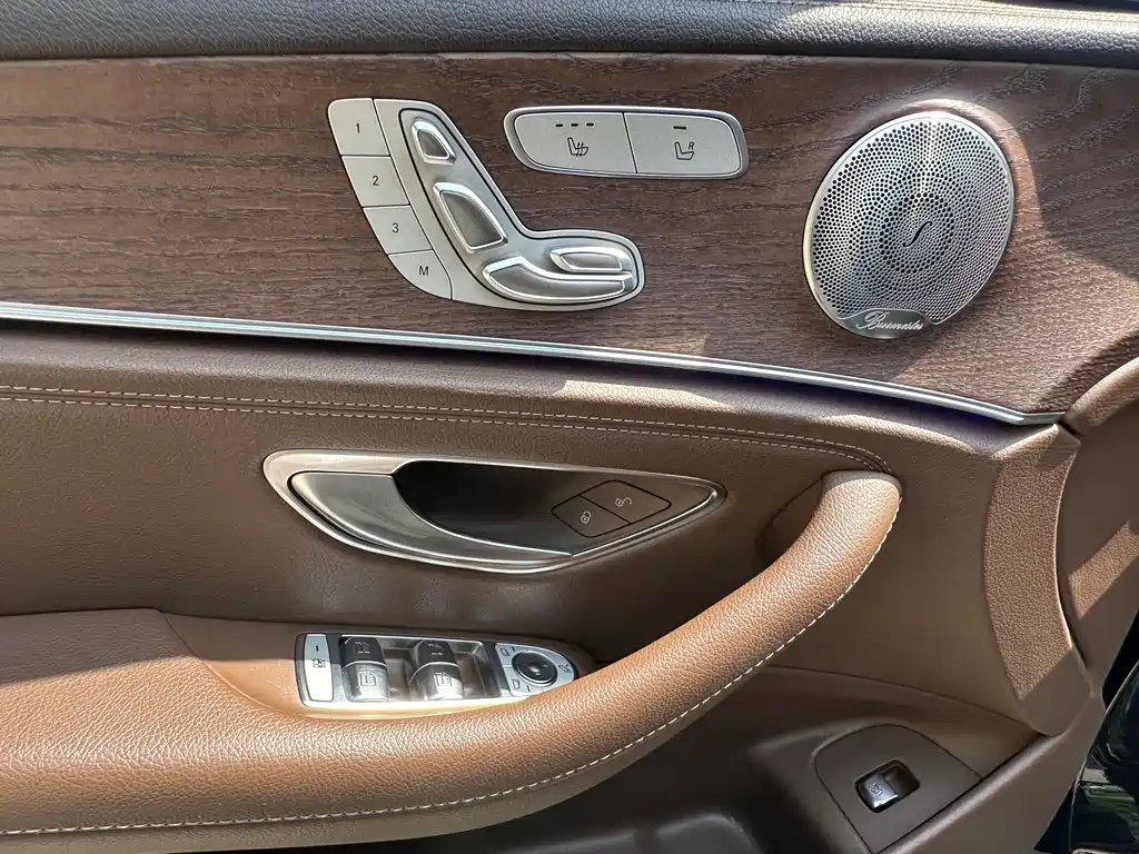 Mercedes-Benz E-Class 2023 — фото 20