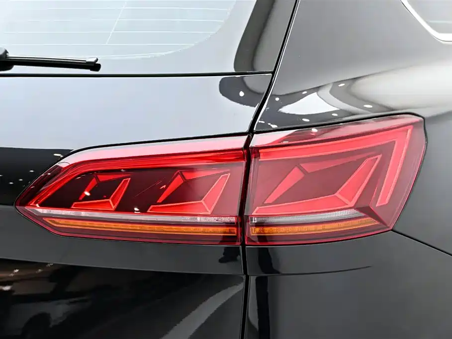 Volkswagen Touareg 2021 — фото 10