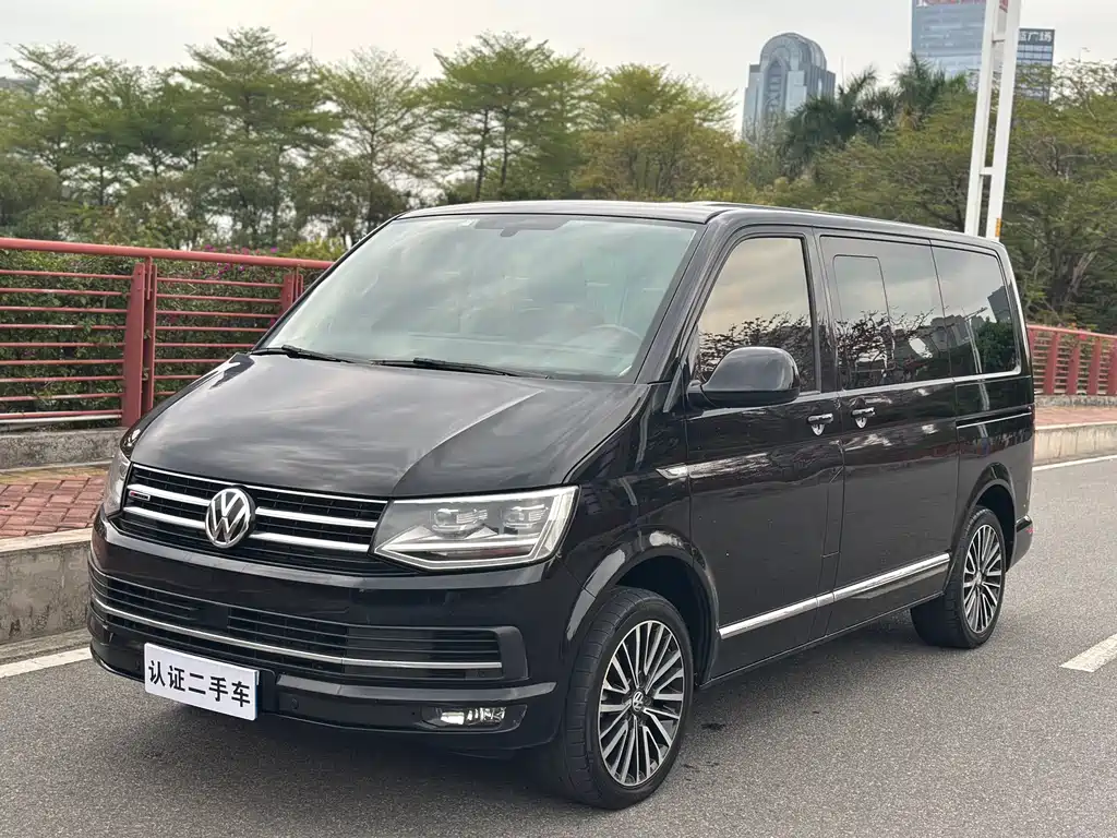 Volkswagen Multivan 2018 — фото 1