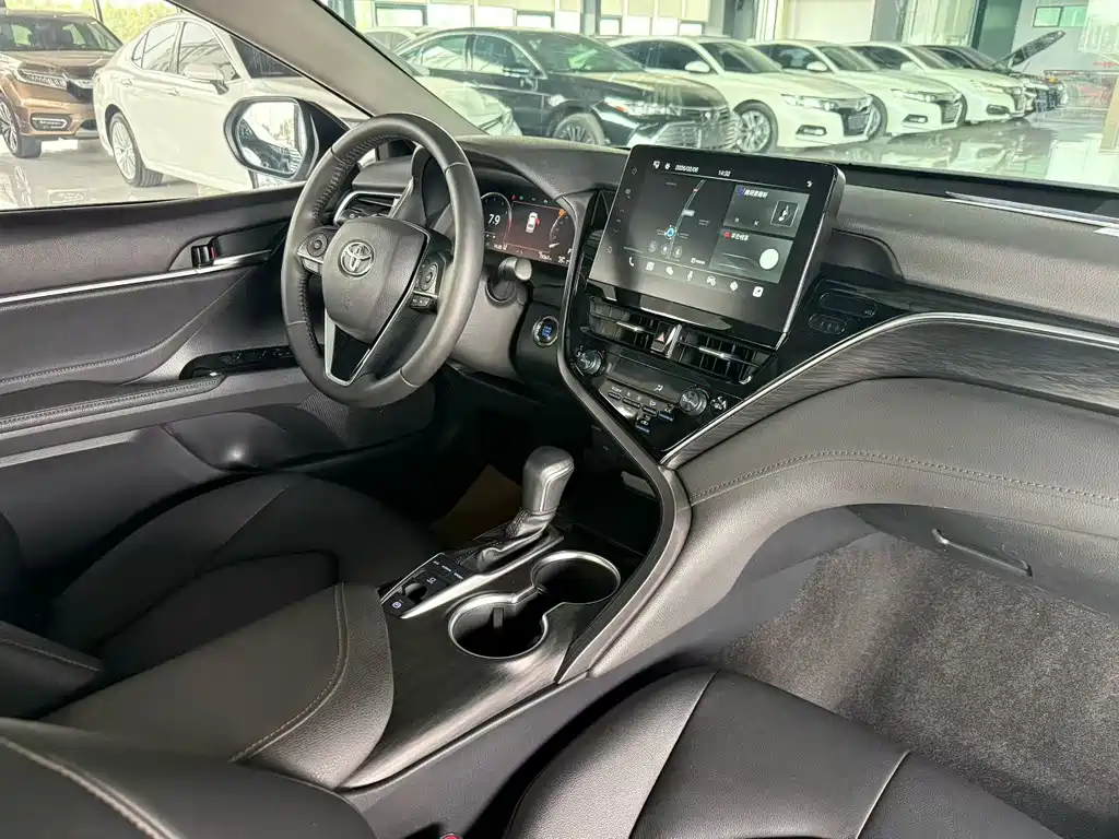 Toyota Camry 2021 — фото 5