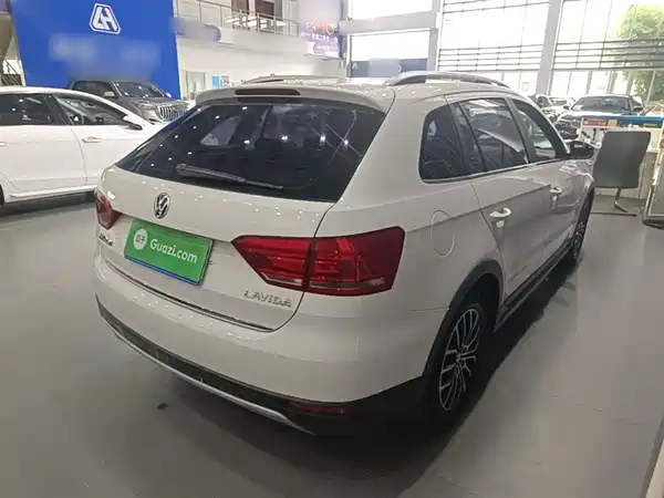 Volkswagen Cross Lavida 2014