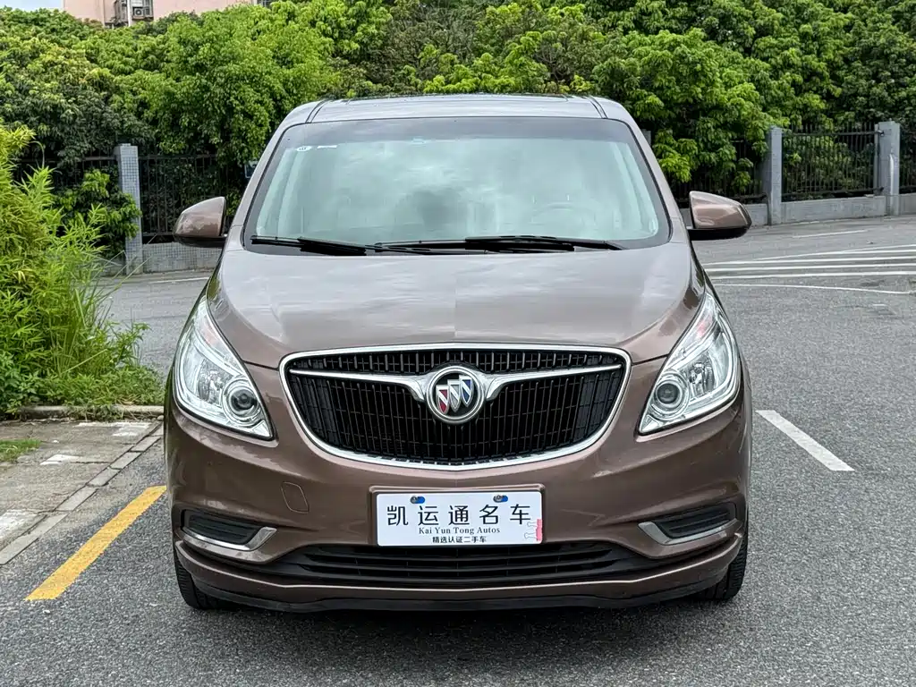 Buick GL8 2020 — фото 1