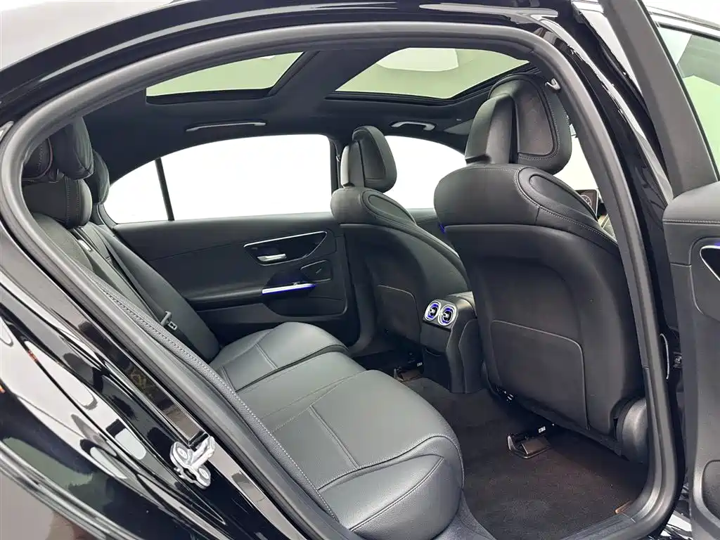 Mercedes-Benz C-Class 2024 — фото 20