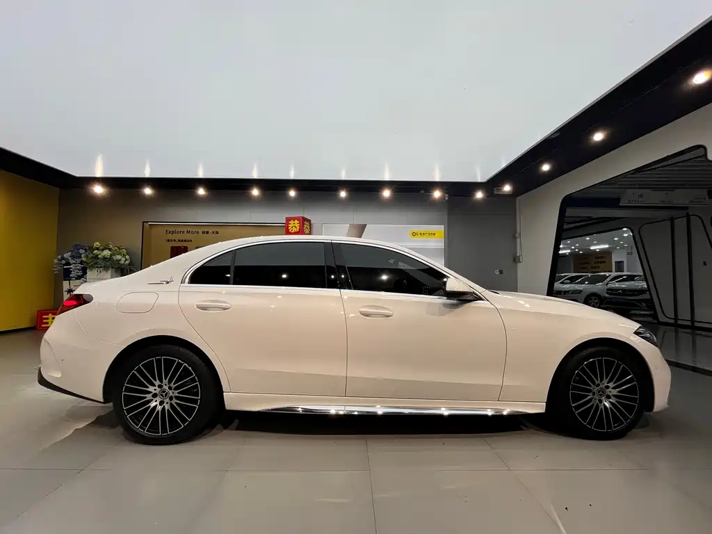 Mercedes-Benz C-Class 2023 — фото 13