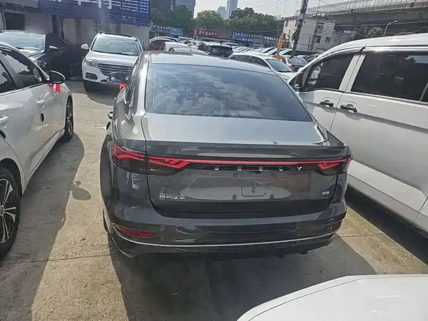 Geely Emgrand 2022