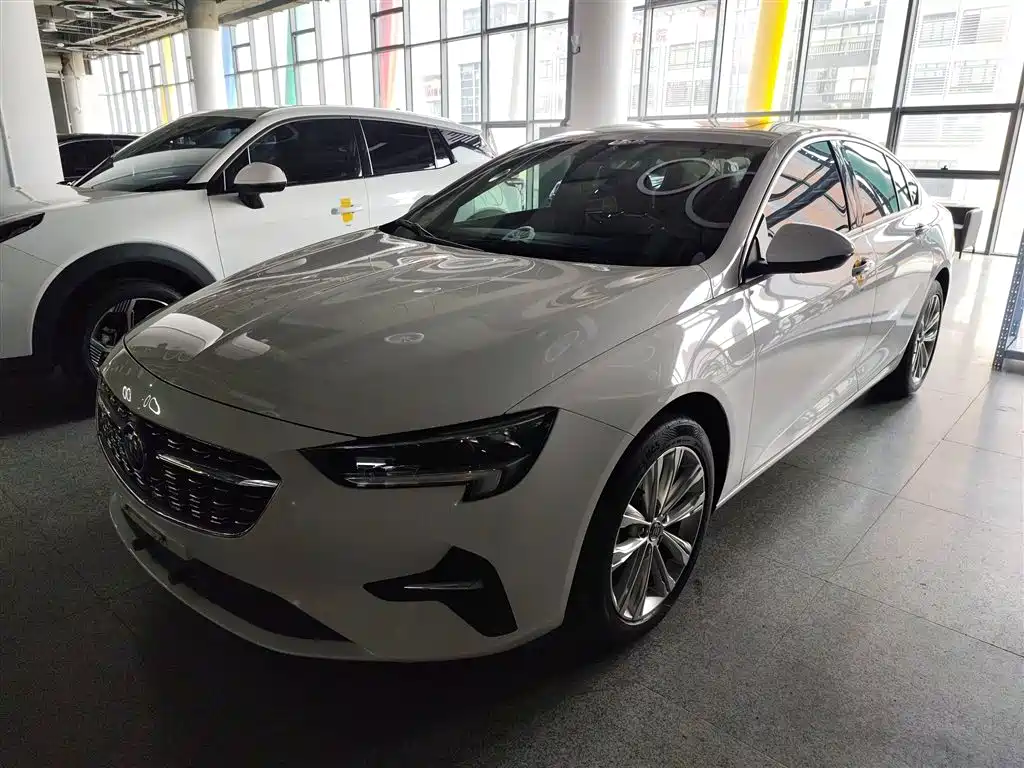 Buick Regal 2022 — фото 1