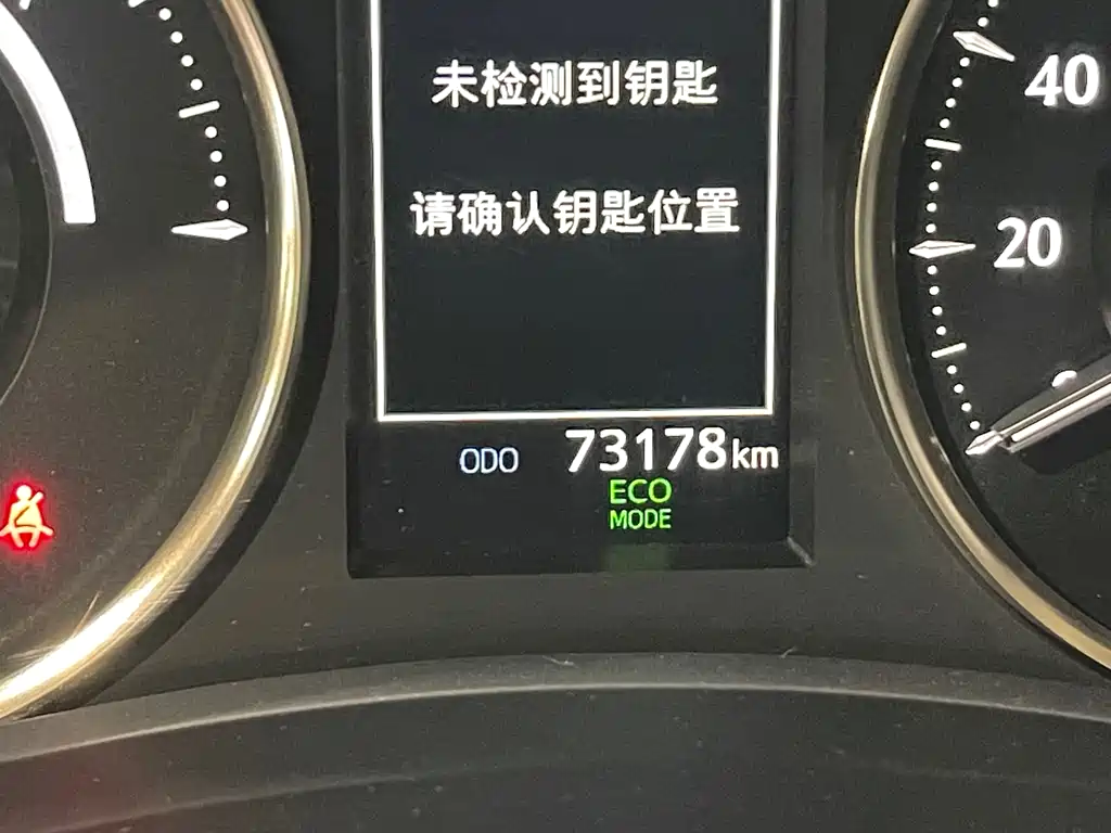 Toyota Vellfire 2023 — фото 15