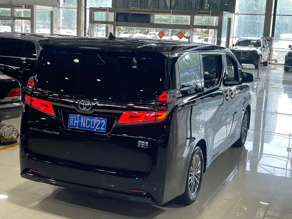 Toyota Vellfire 2023 — фото 6