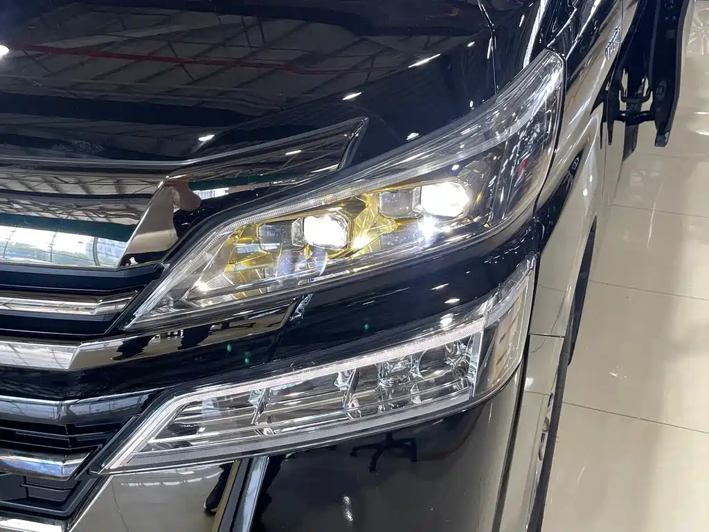 Toyota Vellfire 2023 — фото 18