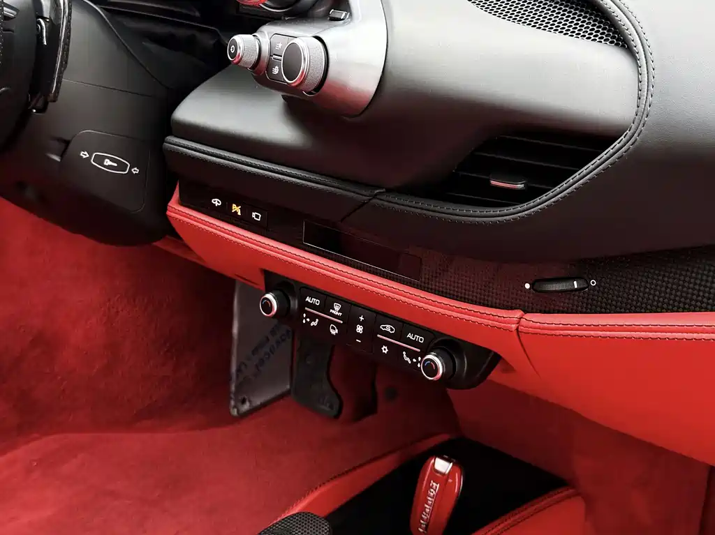 Ferrari F8 2022 — фото 22