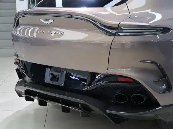Aston Martin DBX 2020