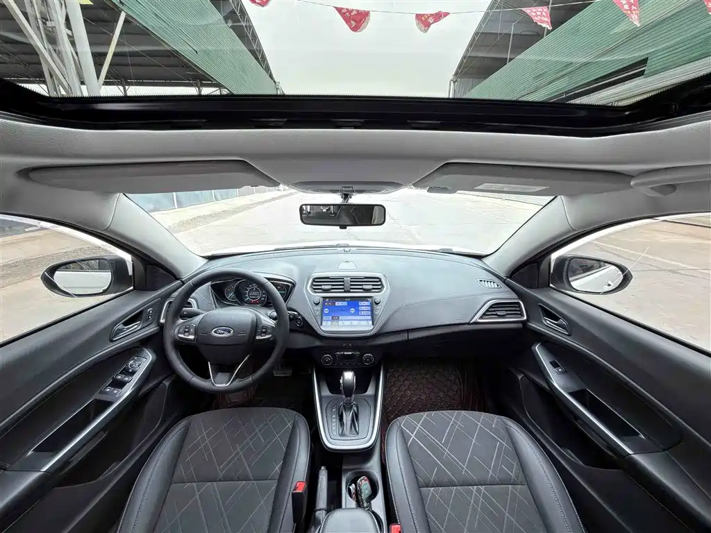 Ford Escort 2021 — фото 10