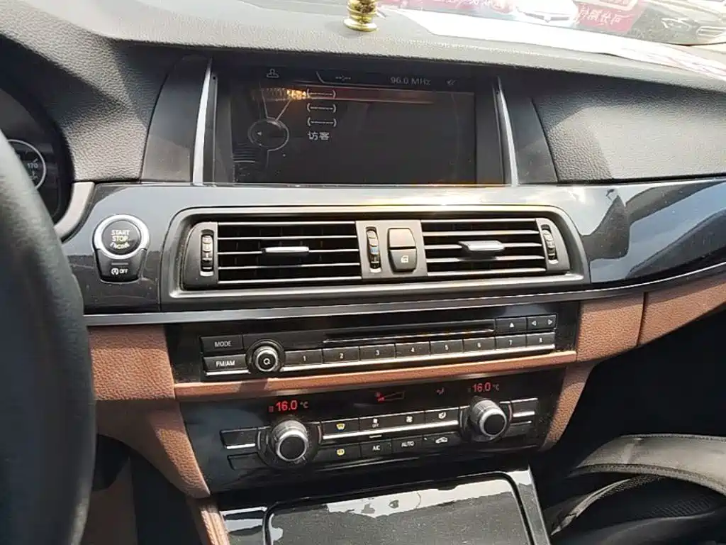 BMW 5 Series 2016 — фото 13