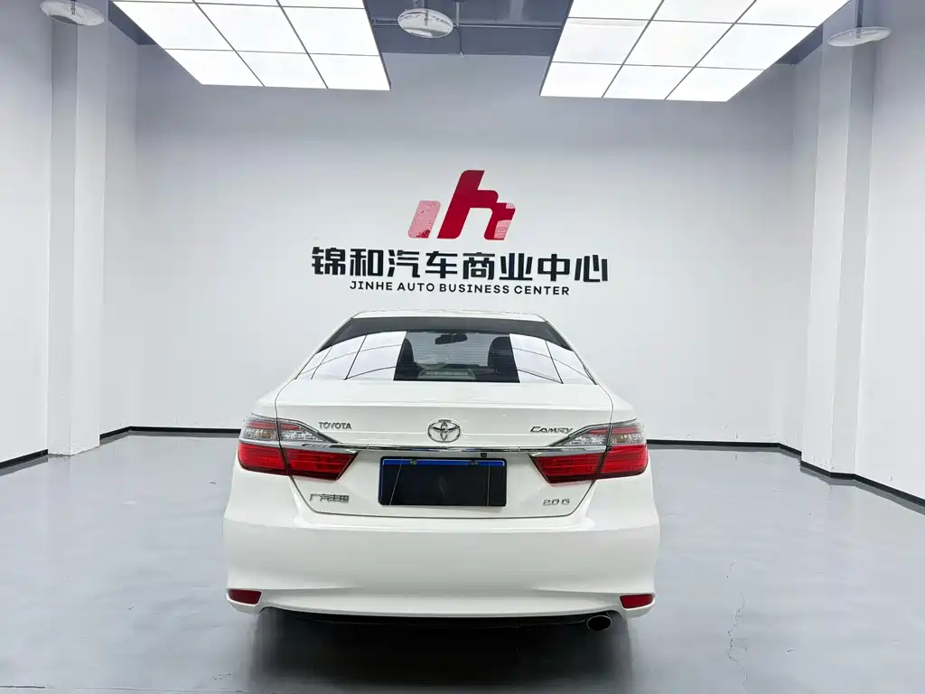 Toyota Camry 2016 — фото 9