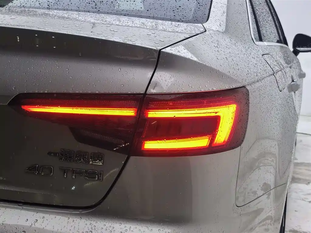 Audi A4L 2018 — фото 13