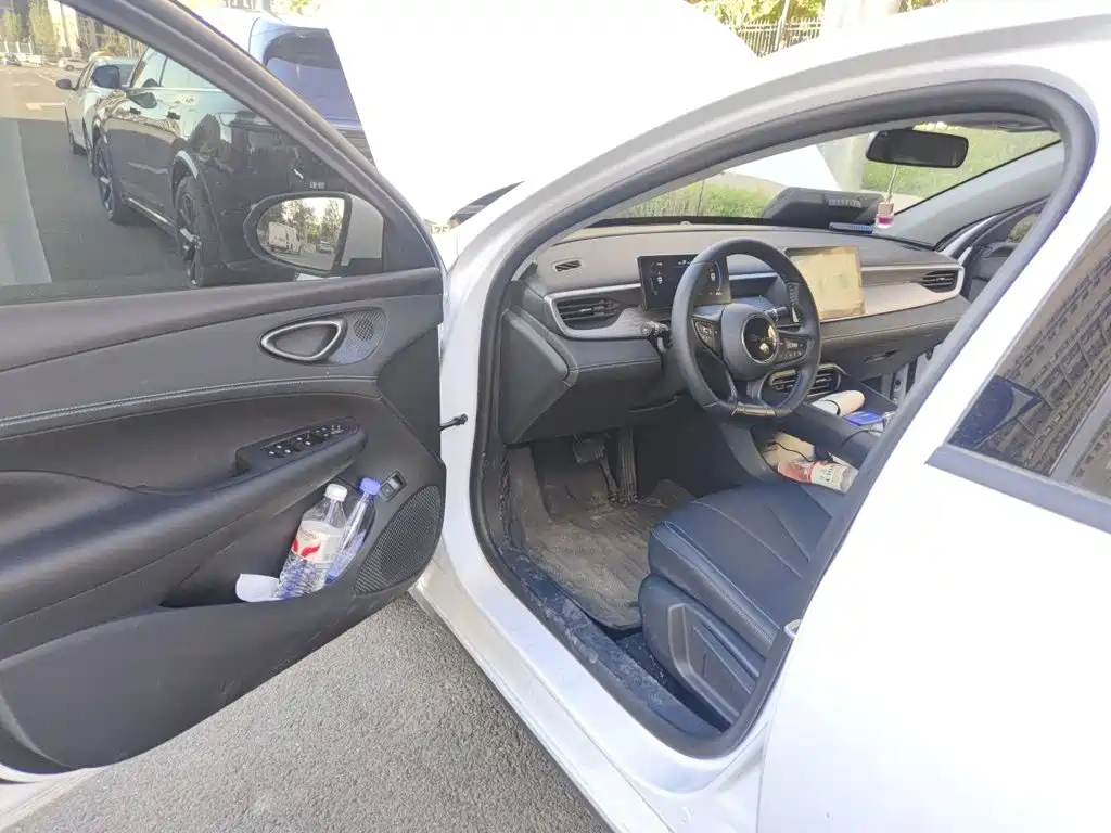 BYD Seal 05 DM-i 2025 — фото 13