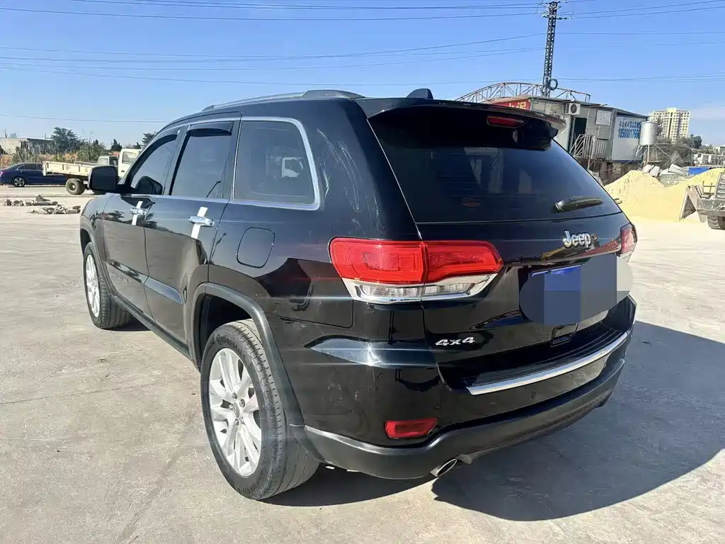 Jeep Grand Cherokee 2018 — фото 14