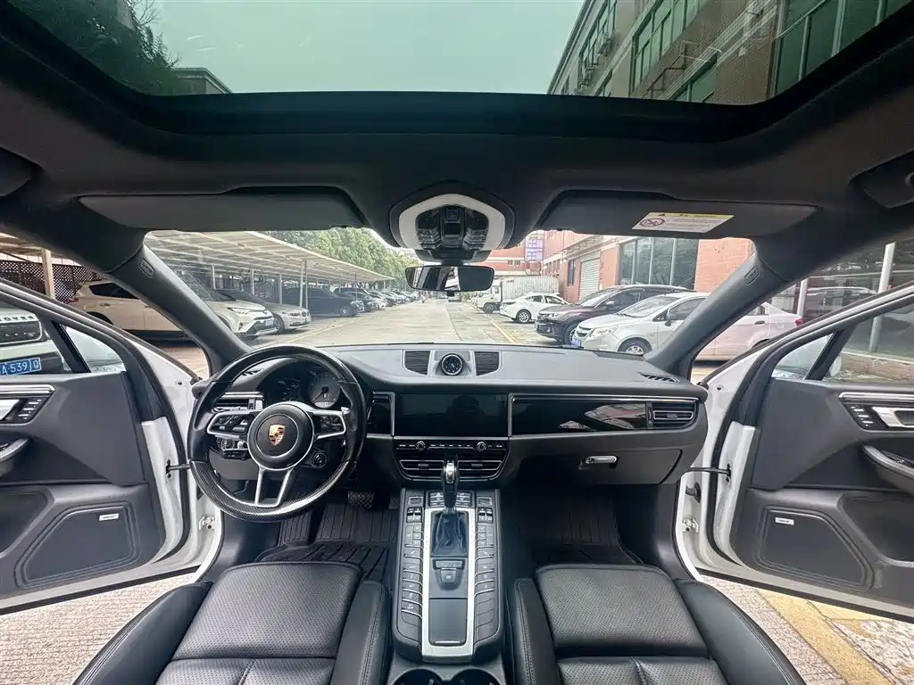 Porsche Macan 2021