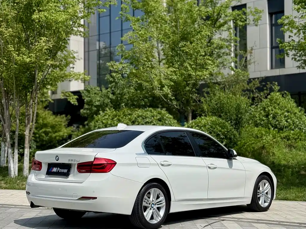 BMW 3 Series 2016 — фото 17