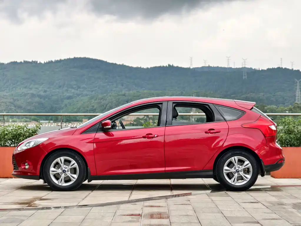 Ford Focus 2013 — фото 11