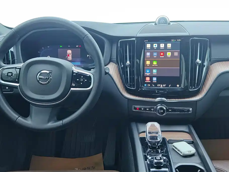 Volvo XC60 PHEV 2024 — фото 12