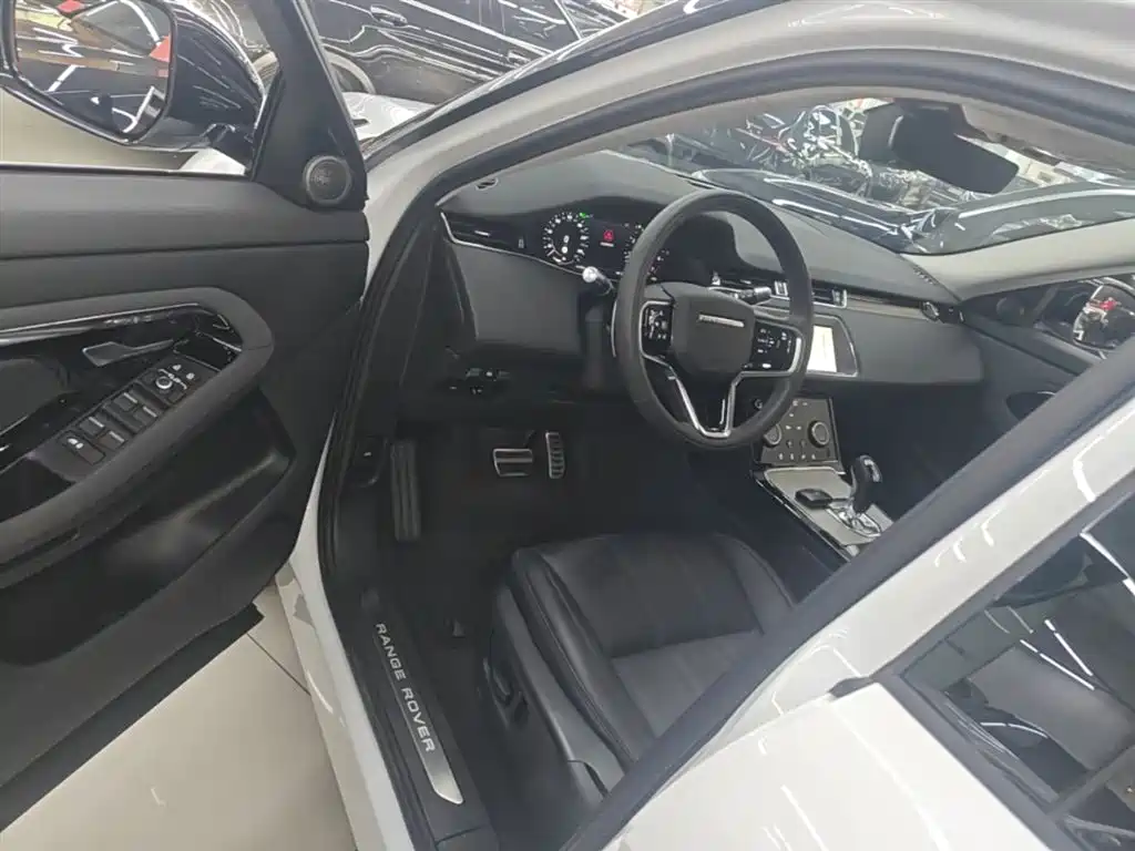 Land Rover Evoque 2021 — фото 16