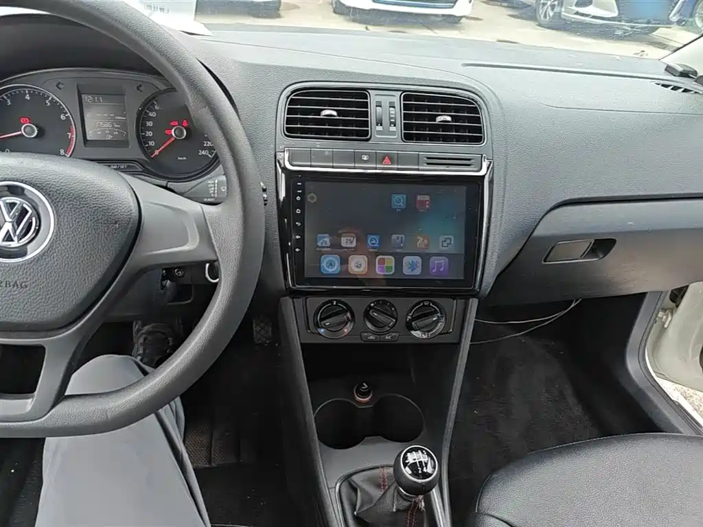 Volkswagen Polo 2015 — фото 10