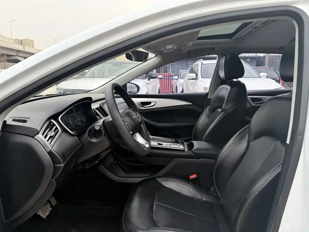Roewe i6 MAX New Energy 2022 — фото 3