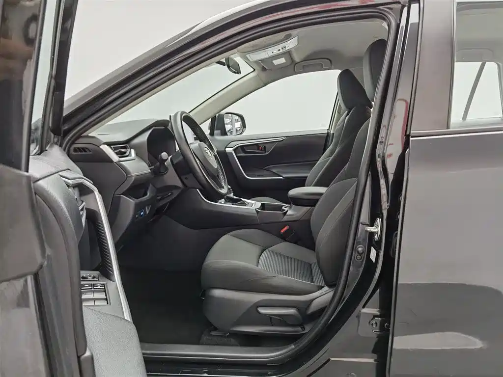 Toyota Wildlander 2022 — фото 10
