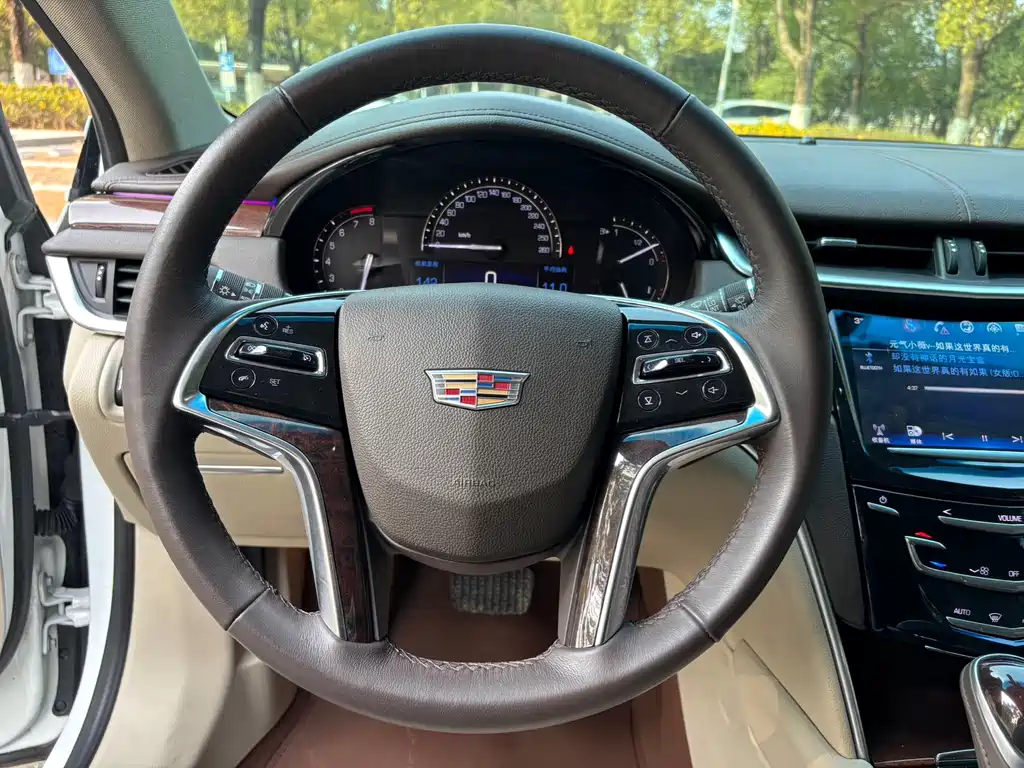 Cadillac XTS 2017 — фото 11