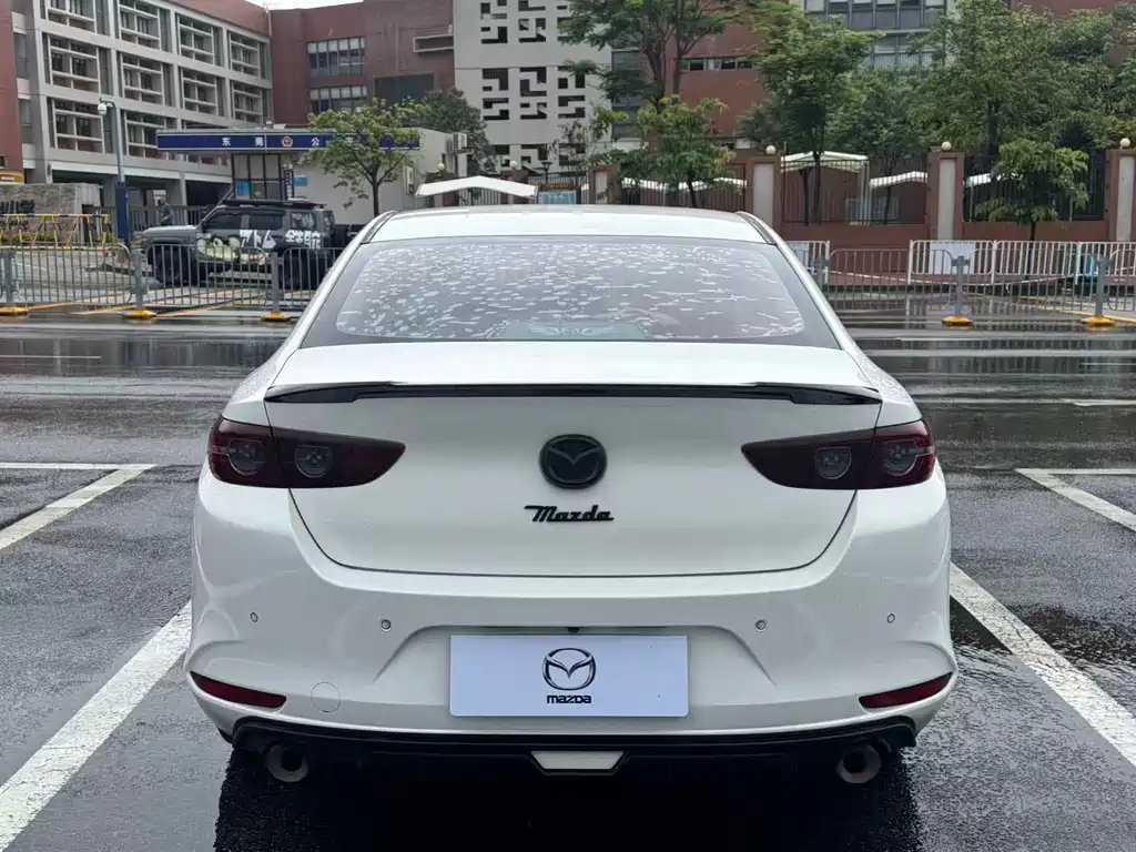 Mazda 3 Axela 2019 — фото 16