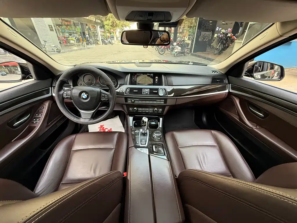 BMW 5 Series 2016 — фото 19