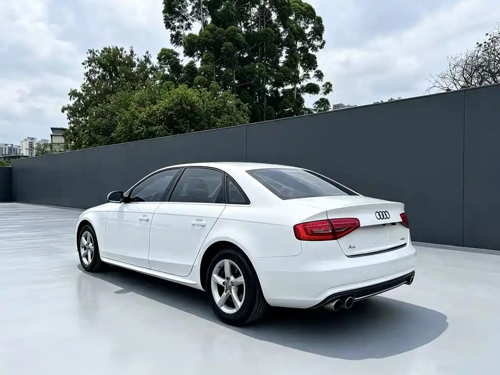 Audi A4L 2015