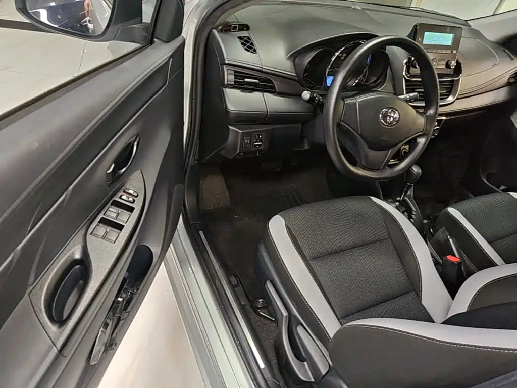 Toyota Yaris L 2020 — фото 16