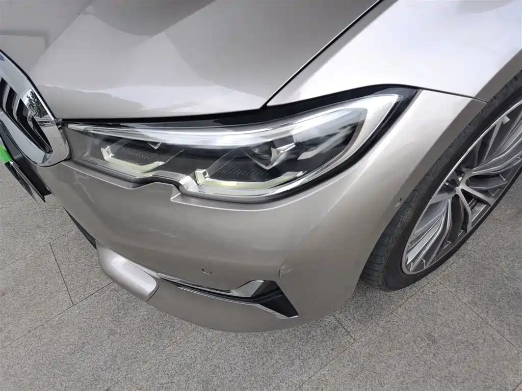 BMW 3 Series 2019 — фото 24