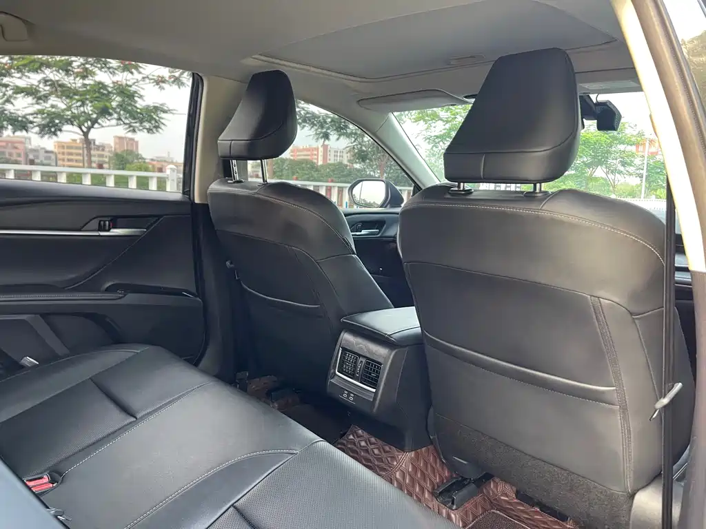 Toyota Camry 2024 — фото 13