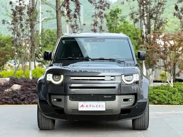 Land Rover Defender 2022