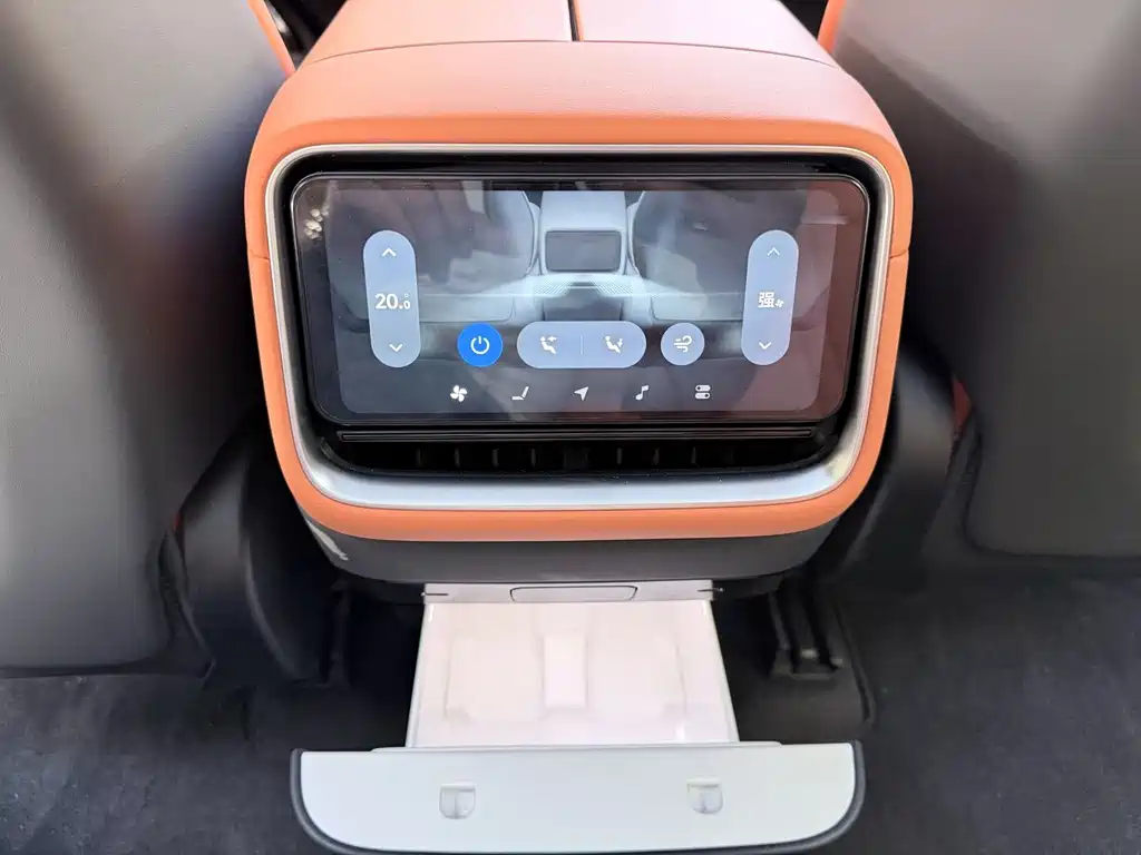 Xiaomi YU7 2025 — фото 9