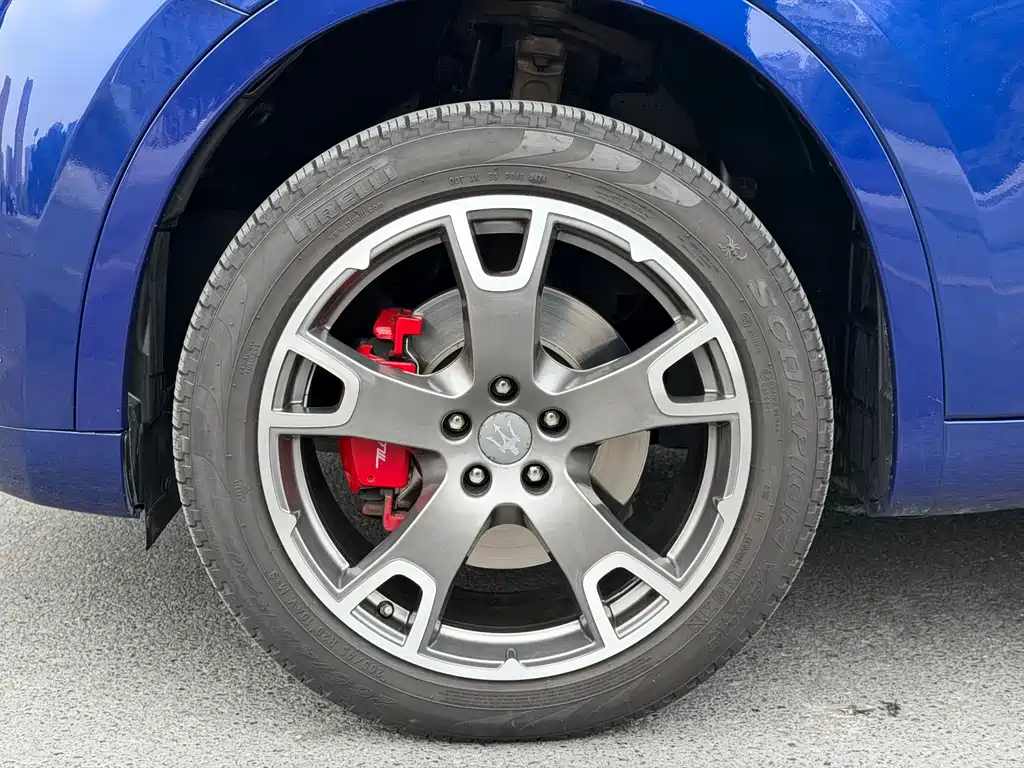 Maserati Levante 2017 — фото 12